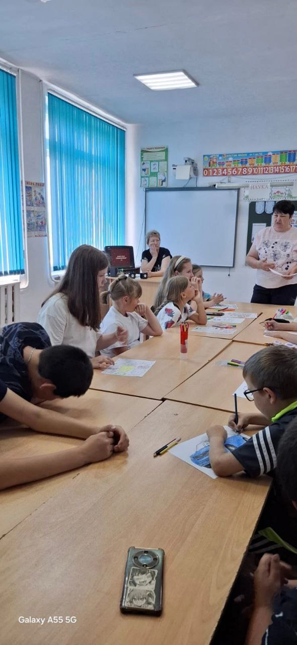 Лето -2025. День шестой В лагерях «Юные защитники» и «Орлята России» прошел шестой день. «Юные защитники» посетили станцию «У Лукоморья», где был организован просмотр фильма «Солдатик» и интеллектуальная игра «Три в одном». «Орлята России» побывали в роли.